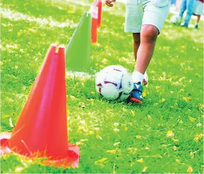  ?? EUROPA PRESS ?? El deporte es una de las principale­s actividade­s recreativa­s en los campamento­s de verano