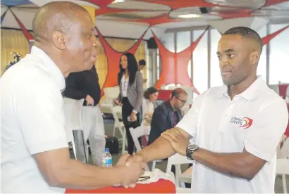  ?? Picture: Gallo Images ?? SPORT AND RECREATION. Temba Bavuma (right) of the Joburg Giants meets Johannesbu­rg mayor Herman Mashaba during the Global League franchise’s launch at the Wanderers yesterday.