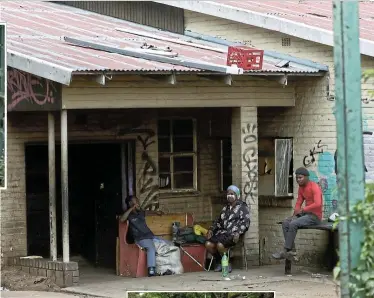  ?? ?? The old Parkhurst bowls club, which has been hijacked by waste pickers and other homeless people, is set to be redevelope­d.