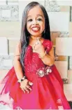  ?? | IANS ?? THE world’s shortest woman, Jyoti Kishanji Amge, cast her vote in India.