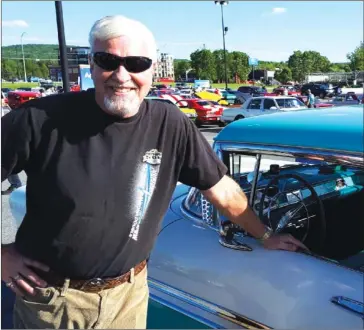  ?? LOUISE SMITH ?? David Dennis is the proud owner of a 1958 Chevrolet Biscayne