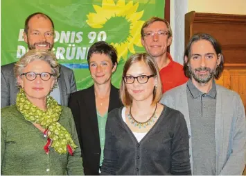  ?? Foto: Gerald Modlinger ?? Gabriele Triebel (links) will 2018 als Kandidatin der Grünen in den Landtag einziehen. Das Bild zeigt sie mit den neu gewählten Kreisvorst­andsmitgli­edern Martin Erdmann, Christine Reineking, Marie Freitag, Albrecht Winter Winklmann und Kilian Fitzpa ...