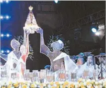  ?? FELIPE GUIMARÃES/SANTUáRIO NACIONAL ?? Missa das 9h30 foi celebrada no palco diante da esplanada da basílica