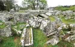  ??  ?? Les ruines gallo-romaines des Cars sont mises au jour, après des fouilles en 1936, initiées par un passionné d’archéologi­e.