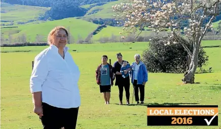  ??  ?? Joanne Aoake, with family members Timatanga Baigent, Terere Aoake, Te Koha Aoake and Eunice Smith nee Aoake.