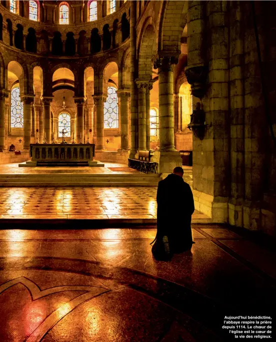  ??  ?? Aujourd’hui bénédictin­e, l’abbaye respire la prière depuis 1114. Le choeur de l’église est le coeur de
la vie des religieux.