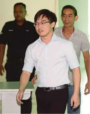  ?? BERNAMA PIC ?? Witness Chan Wei Jie arriving at the Coroner’s Court in Shah Alam yesterday.