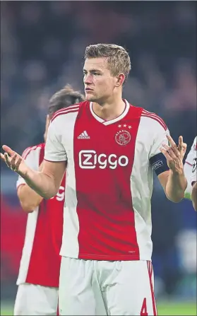  ??  ?? Mathijs de Ligt A sus 19 años, ya luce el brazalete de capitán del Ajax