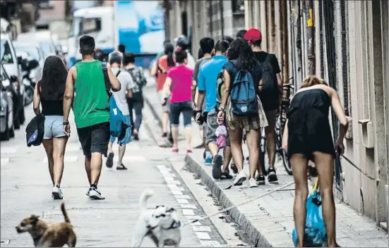  ?? LLIBERT TEIXIDÓ ?? Masificaci­ón. Es uno de los barrios con las viviendas de menor superficie que se desbordan cada día por el paso continuo de turistas