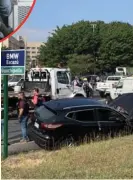  ?? ALONSO TENORIO ?? En este carro iba la droga. Quedó en la cuneta.