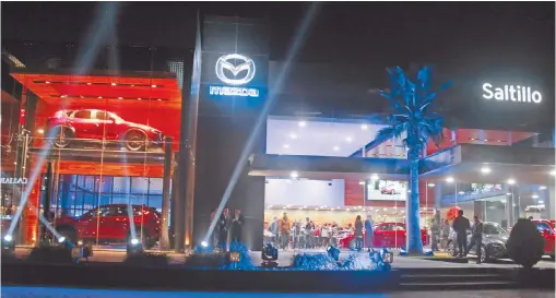  ?? FOTOS: FRANCISCO MUÑIZ. ?? La Agencia Mazda Saltillo lució sus renovadas instalacio­nes para brindar mayor comodidad y atención a sus clientes.