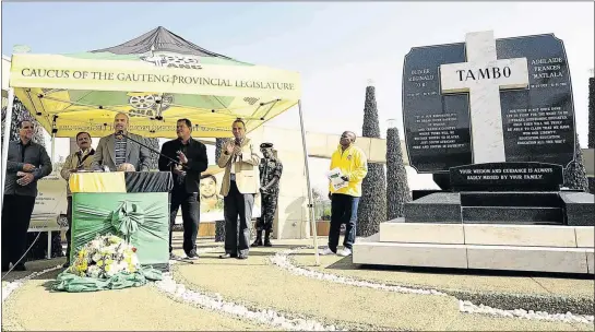  ?? PHOTO: THULANI MBELE ?? COMRADES: Gerardo Hernandez of the Cuban Five speaks at the grave of Oliver and Adelaide Tambo where the five activists laid wreaths. The Cuban Five spent more than 15 years in prison charged with conspiracy to commit espionage