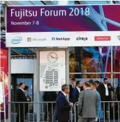  ?? Fotos: Silvio Wyszengrad ?? Zum Fujitsu-Forum mit über 10000 Besuchern müssen die Protestier­enden Abstand halten.