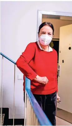  ?? RP-FOTO: ANNE ORTHEN ?? Erika Krebs ist 84 Jahre alt und lebt mit ihrem Mann in Pempelfort. Die beiden würden sich gern so schnell wie möglich impfen lassen.