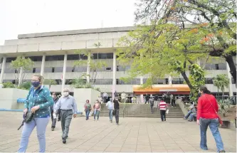  ??  ?? El 10% de los que fraccionar­on sus deudas de la ANDE lo hicieron en forma electrónic­a. El 90% prefirió ir a hacer los trámites en las oficinas de la estatal.