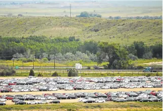  ?? RJ Sangosti, The Denver Post ?? Thousands of Volkswagen­s — including Golfs, Beetles, Jettas, Passats and Audi A3s — sit in a parking lot near Pikes Peak Internatio­nal Raceway.