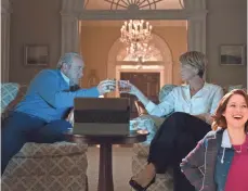  ?? DAVID GIESBRECHT, NETFLIX ?? Frank and Claire Underwood happily plot on House of Cards.