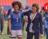  ?? GETTY ?? 4
1 Milena Bertolini in campo 2 Dino Zoff alza la coppa al Mundial 82 3 La rete di Bonansea che ha dato il successo all’Italia contro l’Australia al Mondiale del 2019 4 La Bertolini con Sara Gama, capitana azzurra