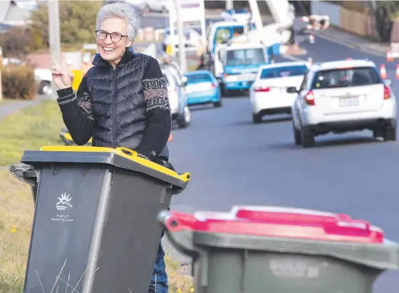  ?? Picture: Chris Kidd ?? Howrah resident Sue Ferguson said she could understand why the collection of rubbish bins was late.