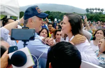 ?? FOTO EFE ?? Iván Duque tuvo un encuentro ayer en la frontera con María Corina Machado, opositora de Nicolás Maduro.