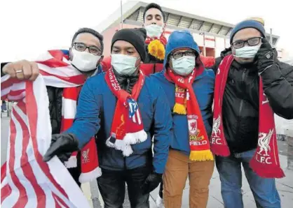  ?? Foto: Efe ?? Aficionado­s del Atlético de Madrid, a su llegada a Liverpool, el pasado 11 de marzo.