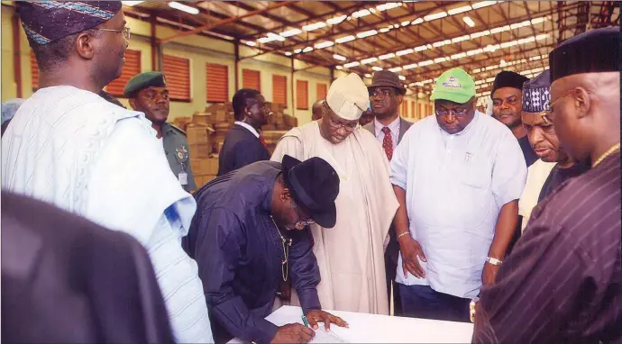  ??  ?? When former President Goodluck Jonathan commission­ed Belloxxi Industries Limited, Agbara factory