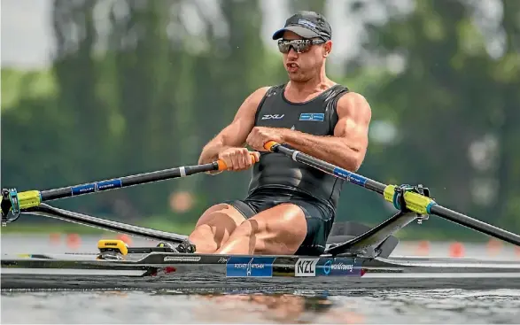  ?? STEVE MCARTHUR/PHOTOSPORT ?? Robbie Manson set a new world best time in the men’s single sculls A final.