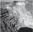  ??  ?? Adversidad­es. El sector minero acumula cuatro años con producción a la baja.