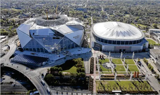  ?? BOB ANDRES / BANDRES@AJC.COM ?? Mercedes-Benz Stadiumwas built less than 100 feet away fromthe Georgia Dome, so the tailgating scene will have a familiar look.