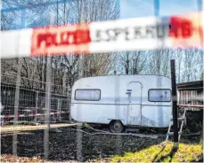  ?? FOTO: GUIDO KIRCHNER ?? Die inzwischen eingezäunt­e Parzelle des mutmaßlich­en Täters auf dem Campingpla­tz Eichwald.