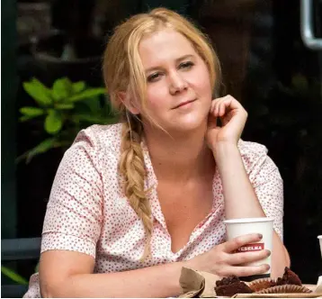  ??  ?? ON A ROLL: Amy Schumer’s stomach is just another variation of what bodies look like