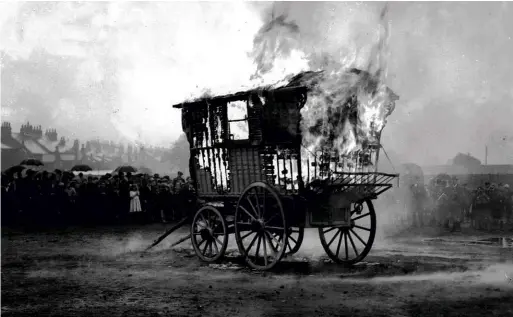  ??  ?? ABOVE: The burning of Sarah Bunce’s waggon at Reading in 1924.