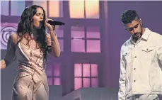  ??  ?? Rosalía y Bad Bunny cantaron en Saturday Night Live./EFE