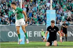  ??  ?? Conor Murray celebrates his try against the All Blacks in 2016.