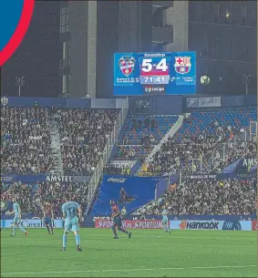  ?? FOTO: PERE PUNTÍ ?? El Barça perdió en la Liga su primer partido. Ya hacía semanas que era campeón