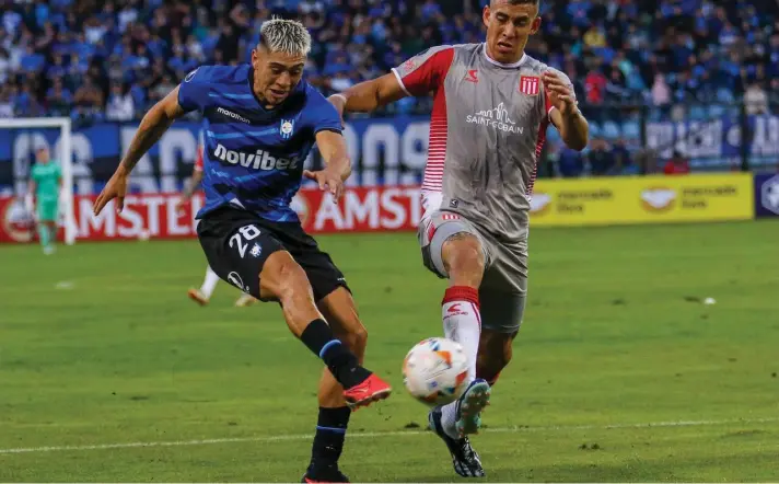  ?? ?? ► Los siderúrgic­os practicaro­n en el complejo deportivo de Internacio­nal de Porto Alegre, el archirriva­l de Gremio, para el choque de este martes, a las 18 horas.