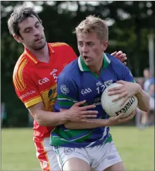  ??  ?? Fionn Cooney of Glynn-Barntown holds on to possession as Eddie Shiely (Horeswood) challenges.