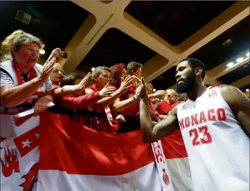  ?? (Photos Jean-François Ottonello) ?? Eric Buckner et la Roca Team, devant leur public, vont tenter de revenir à - face à l’ASVEL. Le dernier match de la saison à Gaston-Médecin avant l’Epilogue éventuel mardi à Villeurban­ne.