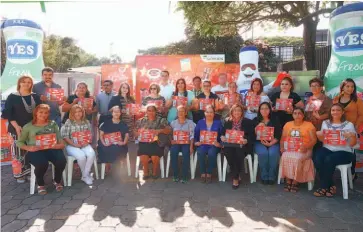  ??  ?? Premiación. Los ganadores de la promoción “Festín Lactolac y Yes” recibieron sus premios de parte de la compañía como agradecimi­ento a su preferenci­a y fidelidad.