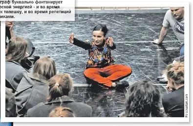 На фотографии Алла Сигалова в купальнике, переливающийся оттенками счастья и свободы