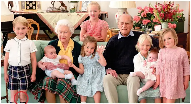  ??  ?? Gathering of the clan: The Queen and Prince Philip at Balmoral in 2018 with, from left, greatgrand­children Prince George – complete with grazed knee – Prince Louis, Princess Charlotte, Savannah Phillips, Isla Phillips, Lena Tindall and Mia Tindall