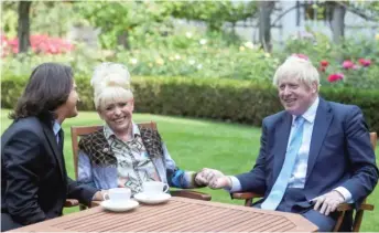  ?? AP FILE PHOTO ?? Actress Barbra Windsor ( center, with husband Scott Mitchell) meets with British Prime Minister Boris Johnson last year to promote dementia care. Windsor, who suffered from dementia, has died at age 83.