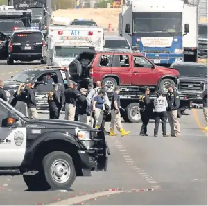  ?? Picture: Getty. ?? The vehicle that suspect Mark Anthony Conditt was driving when he blew himself up is towed from the scene in Austin.