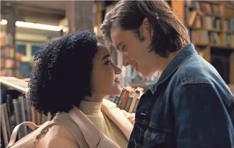  ?? WARNER BROS. ENTERTAINM­ENT ?? Maddy (Amandla Stenberg) and Olly (Nick Robinson) are young lovers in Everything, Everything, in theaters now.