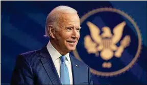  ??  ?? Joe Biden (ici le 11 décembre) a remporté 306 grands électeurs sur 538.