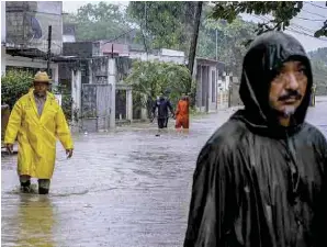  ??  ?? Inundacion­es. Al menos cinco municipios resultaron afectados en el estado de Veracruz.