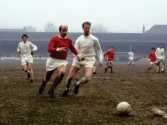  ?? (PA) ?? Bobby Charlton (left) takes on his older brother in a game between Manchester United and Leeds