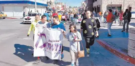  ?? ?? l Familias nogalenses salieron a marchar durante el Día Mudial del Síndrome de Down.