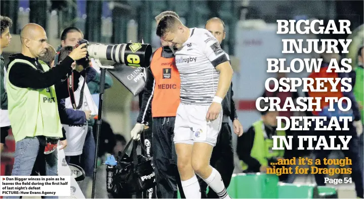  ??  ?? > Dan Biggar winces in pain as he leaves the field during the first half of last night’s defeat PICTURE: Huw Evans Agency