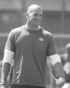  ?? NORTHJERSE­Y.COM/USA TODAY NETWORK ?? Jets coach Robert Saleh watches his team during warm-up drills before a training camp practice.